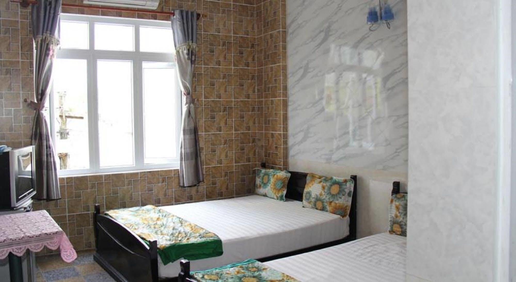 Yen Vy Hotel Куинён Экстерьер фото