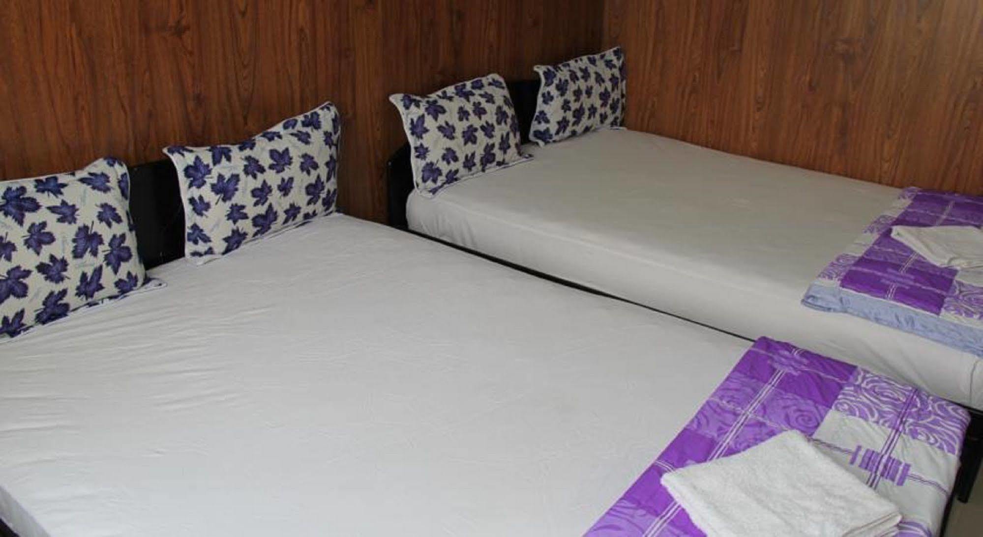 Yen Vy Hotel Куинён Экстерьер фото